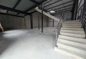 Location local d'activité Oissel - Parc sécurisé et verdoyant