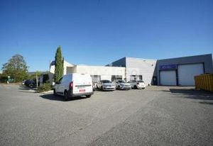 Location local mixte Décines-Charpieu - Accès bus et fibre