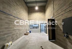 Location bureaux Ormes - 2 places parking privatives