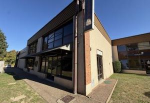Location local commercial Voisins-le-Bretonneux - Proche Technocentre