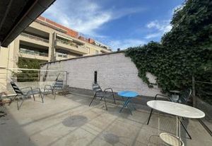 Location bureaux Lyon 9 - Fond de cour, proche métro et bus Vaise