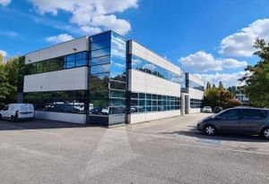 Location bureaux Montigny-le-Bretonneux - Proche RER C et Transilien