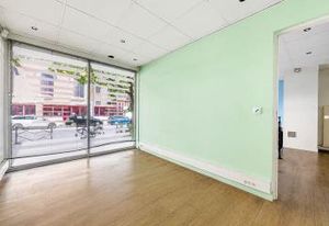 Vente ou location bureaux Paris 15 avec vitrine et accès rue