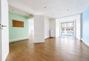 Vente ou location bureaux Paris 15 avec vitrine et accès rue