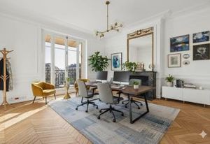 Bureaux rénovés Paris 9 place Estienne d'Orves