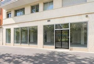 Location bureaux Paris 20 - Porte de Vincennes, vitrine 10m