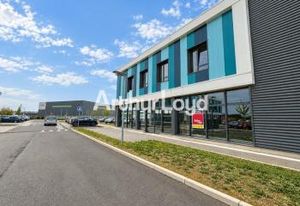 Location local commercial neuf Tours Nord - Forte visibilité
