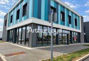 Location local commercial neuf Tours Nord - Forte visibilité