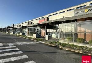 Local commercial à louer La Mézière - Zone Cap Malo