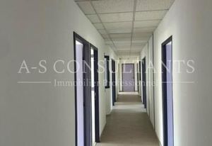 Bureaux à vendre Grenoble - Arrêt de bus devant l'immeuble