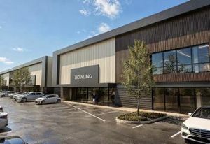 Vente 3 cellules commerciales pôle loisirs Anse - A6/RD306