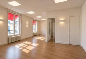 Location bureaux Paris 17 - Duplex lumineux avec entrée privative