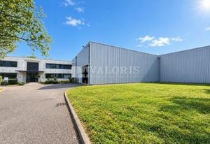 Vente entrepôt siège social Chaponost - Site sécurisé et clos