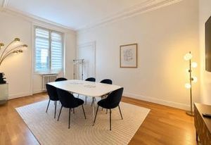 Location bureaux Paris 17 - Immeuble haussmannien avec accès PMR