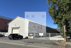 Location local d'activité Chassieu - Terrain clos 700 m²