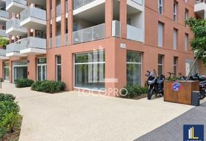 Vente local commercial angle Nice - Route de Turin
