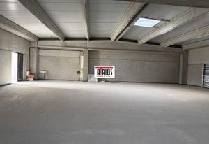 Local d'activité à vendre Cuers - R+1 et accès PMR