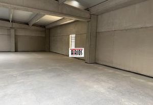 Local d'activité à vendre Cuers - R+1 et accès PMR