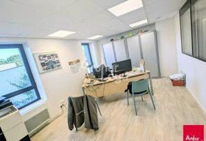 Cellule d'activité à vendre Saint-Gilles - Parc clos et sécurisé