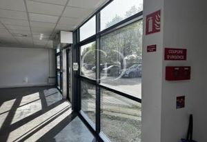 Location bureaux Décines-Charpieu - Proche D112 et transports
