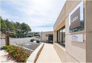 Location bureau Valbonne - Rez-de-chaussée dans site réhabilité