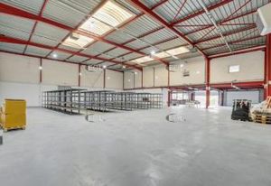 Local d'activité à louer Créteil - Proche A86, Métro et RER