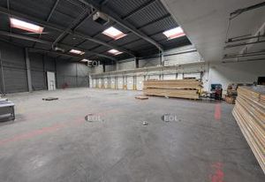 Entrepôt à vendre Orly - 20 quais et bureaux R+1