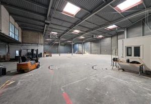 Entrepôt à vendre Orly - 20 quais et bureaux R+1