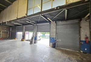 Entrepôt à vendre Orly - 20 quais et bureaux R+1