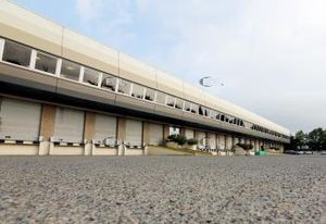 Location entrepôt Buc (78) - Divisible 615 m² - Accès A12/A86