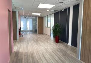 Location bureaux Aix-en-Provence - Pôle d'activité avec parking