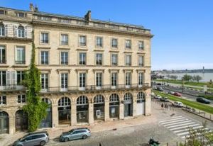 Location bureaux Bordeaux centre - Vue Garonne, Tramway et commerces