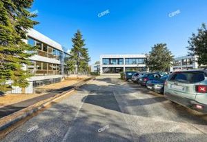 Location bureaux Bordeaux - Proche transports et commerces