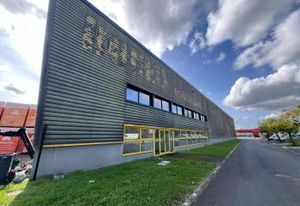 Location bureaux Blanquefort - Proche bus et commerces