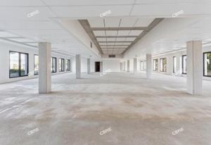 Location bureaux Pessac - Proche Rocade et A63, bus lignes 39, 55, 74 et 77