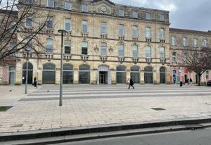 Location bureaux Bordeaux - Quartier Bergonié - Tramway et bus à proximité
