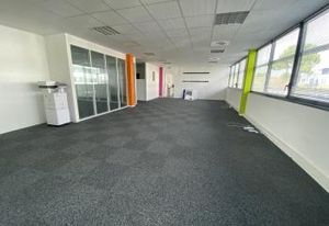Location bureaux Pessac - Proche bus, tramway et autoroute