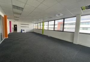 Location bureaux Pessac - Proche bus, tramway et autoroute
