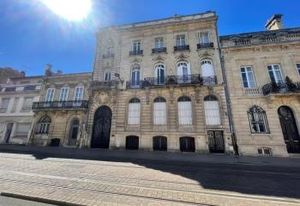 Vente bureaux Bordeaux - Proche tramway ligne D et services
