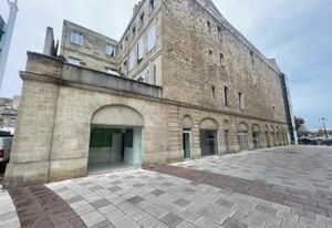 Bureaux Chartrons Bordeaux - Tram B, commerces et services
