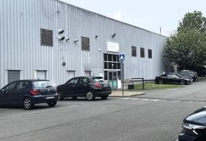 Cellule de 720 m² à louer Villeneuve-d'Ascq - Proximité métro et autoroutes