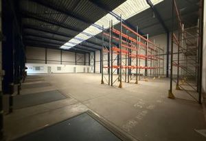 Location entrepôt Roncq - 7 quais - Proche A22