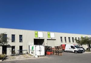 Local d'activité à vendre Décines-Charpieu - Tramway T3