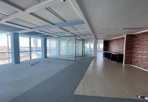 Location bureaux Marseille 2 - Quartier Euroméditerranée - Proche métro, tramway, bus et autoroute