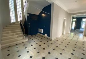 Location bureaux Nantes centre - Proche bus, tram et commerces