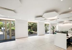 Location bureaux Sophia Antipolis - Proche autoroute A8, bus et gare TGV