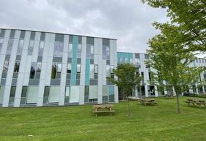 Location bureaux Vern-sur-Seiche - Proximité centre commercial et axe Rennes-Angers