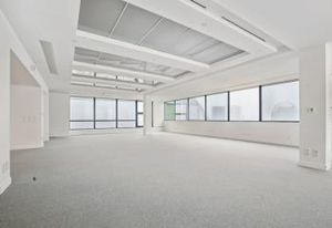 Vente bureaux duplex Courbevoie, proche RER La Défense et bus
