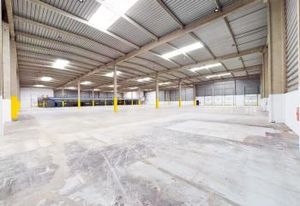 Location entrepôt Bobigny - Proche A86 et RER E