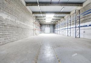 Location entrepôt Coignières - Proche A12 et SNCF